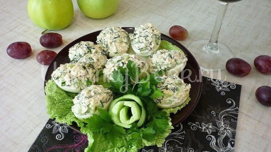 Рецепт яиц, фаршированных тунцом и свежим огурцом
