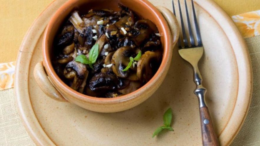 Рецепт горячей закуски с грибами