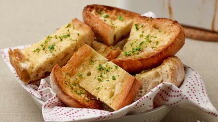 Рецепт Гренков из белого хлеба с чесноком