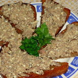 Рецепт Гренков из черного хлеба с печенью и яйцом