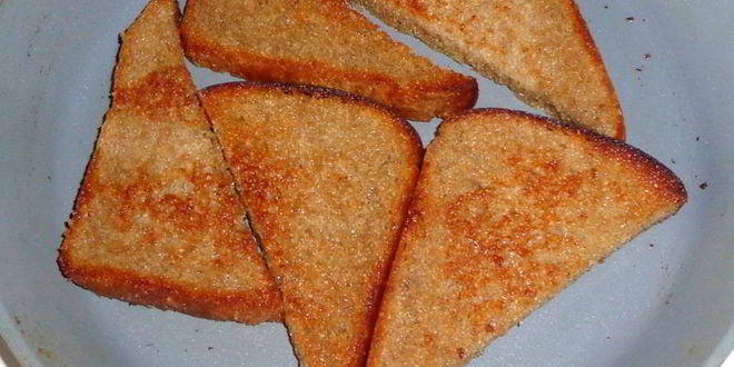 Рецепт гренков из черного хлеба с печенью и яйцом