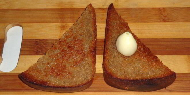 Рецепт гренков из черного хлеба с печенью и яйцом