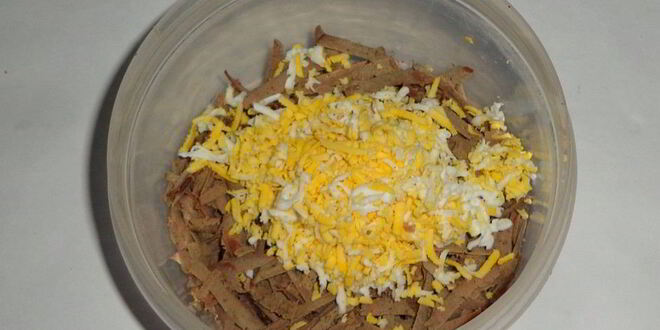 Рецепт гренков из черного хлеба с печенью и яйцом