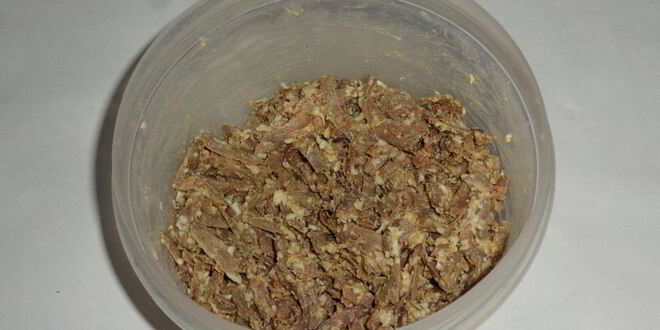 Рецепт гренков из черного хлеба с печенью и яйцом