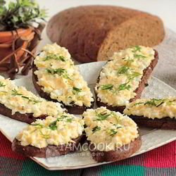 Рецепт Гренков из черного хлеба с сыром и яйцом