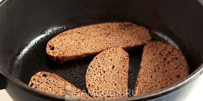 Рецепт гренков из черного хлеба с сыром и яйцом