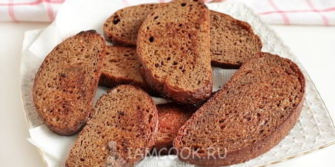 Рецепт гренков из черного хлеба с сыром и яйцом