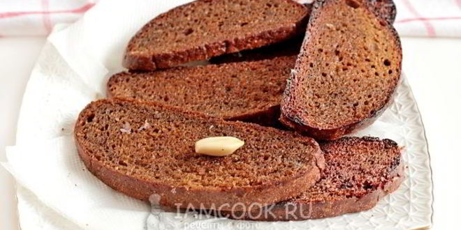 Рецепт гренков из черного хлеба с сыром и яйцом