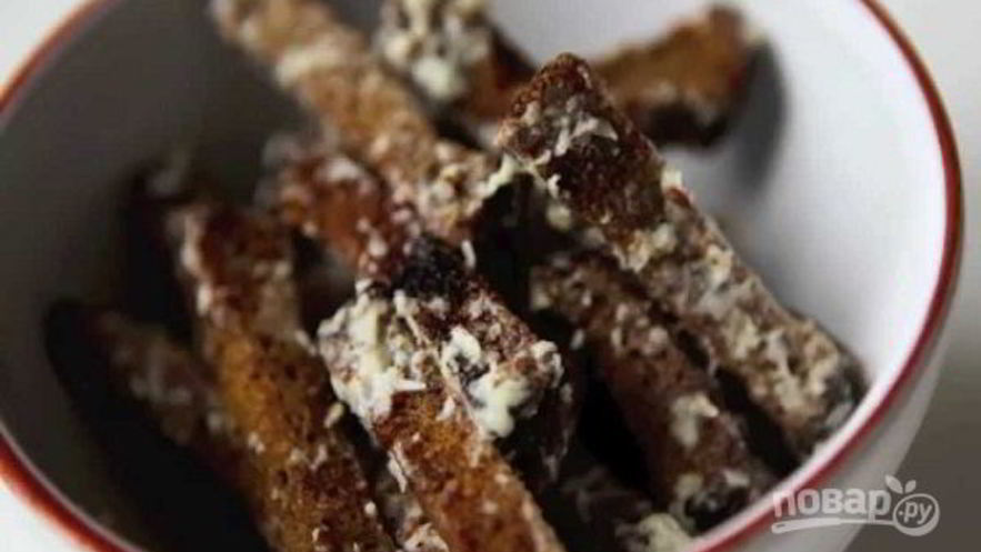 Рецепт гренков из черного хлеба с сыром на сковороде