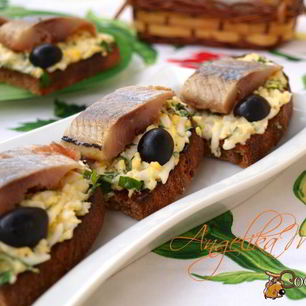 Рецепт Гренков из ржаного хлеба с сельдью