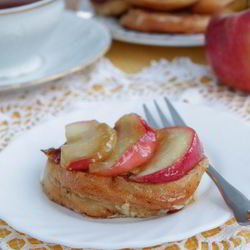 Рецепт Гренков на завтрак с яблоками и корицей