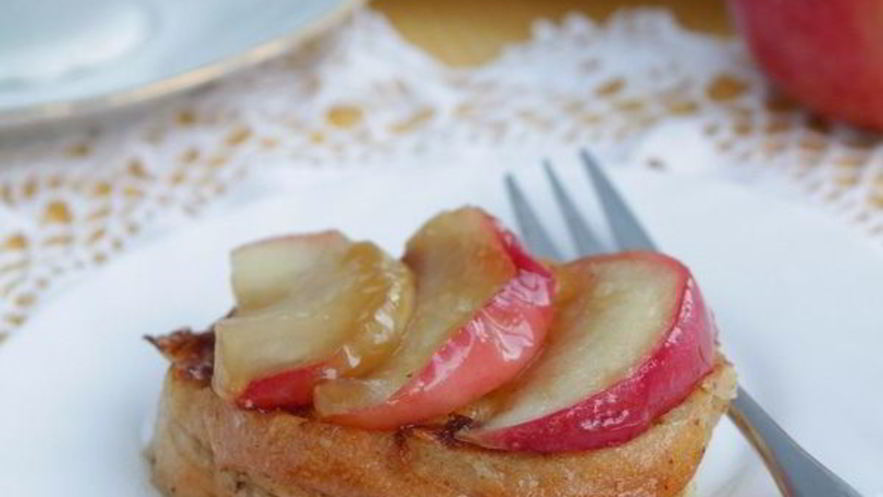 Рецепт гренков на завтрак с яблоками и корицей