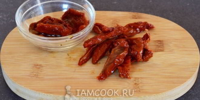 Рецепт гренков с анчоусами, вялеными томатами и сливочным сыром