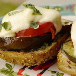 Рецепт Гренков с баклажанами и моцареллой