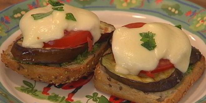 Рецепт гренков с баклажанами и моцареллой