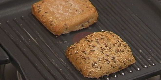 Рецепт гренков с баклажанами и моцареллой