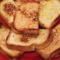 Гренки с чесноком и солью