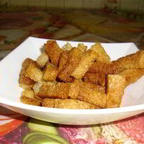 Гренки с чесноком в духовке