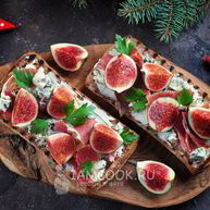 Рецепт Гренков с хамоном, инжиром и двумя видами сыра