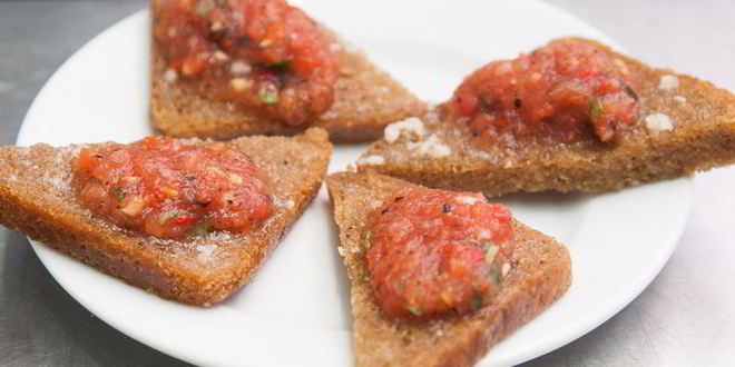 Рецепт гренков с килькой