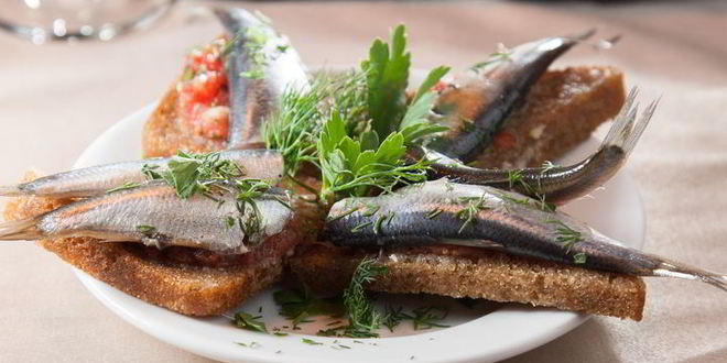 Рецепт гренков с килькой