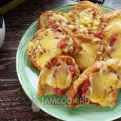 Рецепт Гренков с колбасой и сыром на сковороде