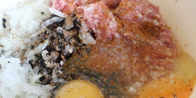 Рецепт гренков с мясным фаршем и шампиньонами