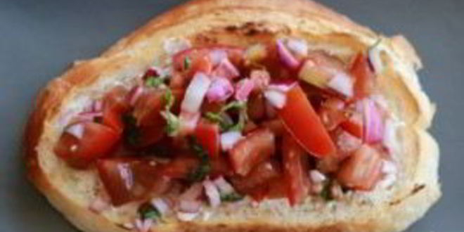 Рецепт гренков с помидорами и сыром