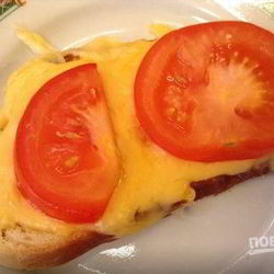 Рецепт Гренков с помидорами, сыром и чесноком