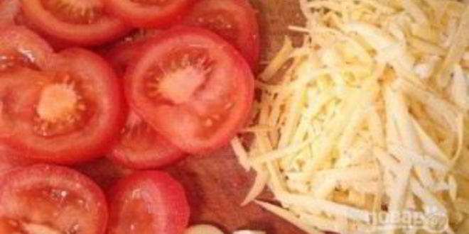 Рецепт гренков с помидорами, сыром и чесноком
