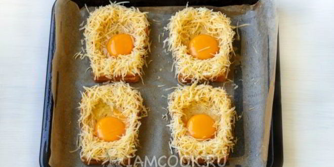Рецепт гренков с сыром и яйцом в духовке