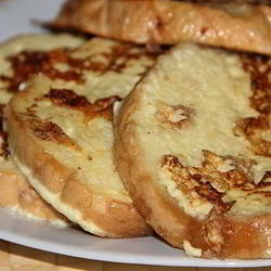 Рецепт Гренков с сыром, яйцом и сметаной