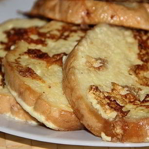 Рецепт Гренков с сыром, яйцом и сметаной