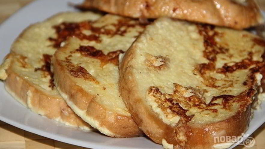 Рецепт гренков с сыром, яйцом и сметаной