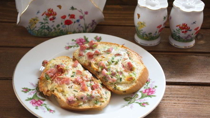 Рецепт гренков с ветчиной и сыром