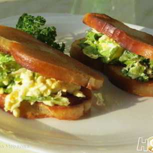 Рецепт Гренков с яичным салатом