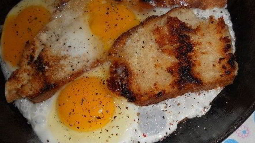 Рецепт гренков с яйцом и сыром пармезан