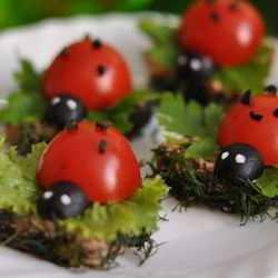 Рецепт Канапе Божьи коровки