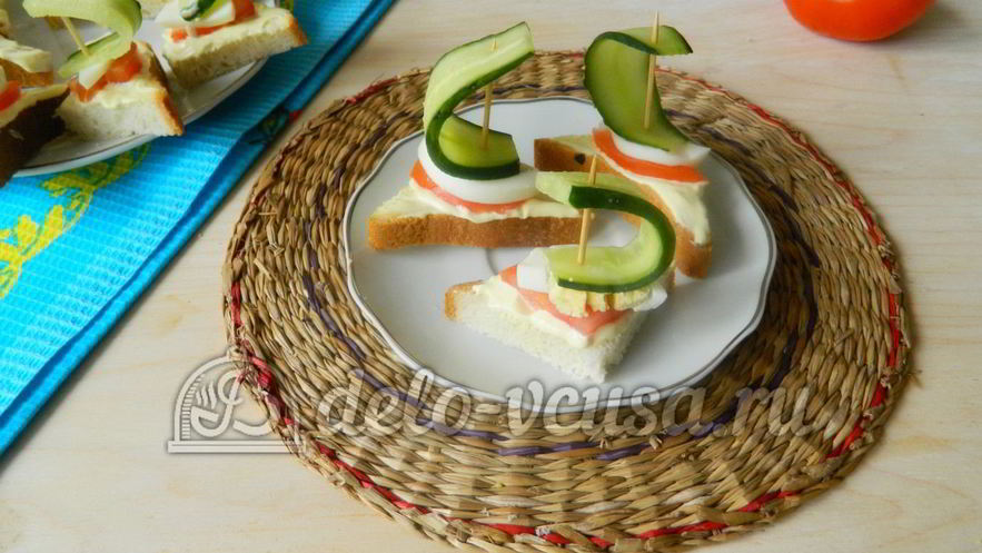 Рецепт канапе кораблики с огурцом