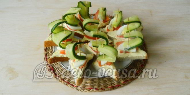 Рецепт канапе кораблики с огурцом