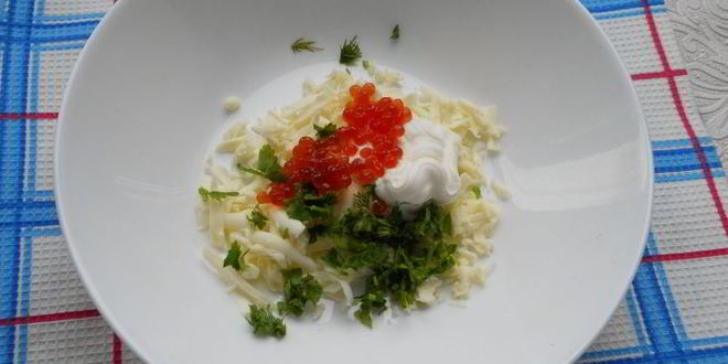 Рецепт канапе с брынзой и красной икрой