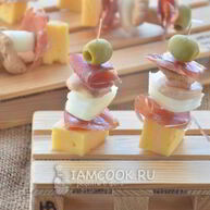 Рецепт Канапе с хамоном, грибами и сыром