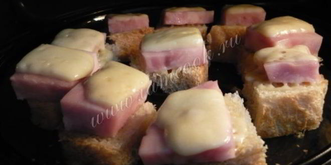 Рецепт канапе с колбасой и сыром