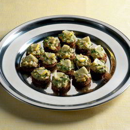 Рецепт Канапе с салатом из анчоусов