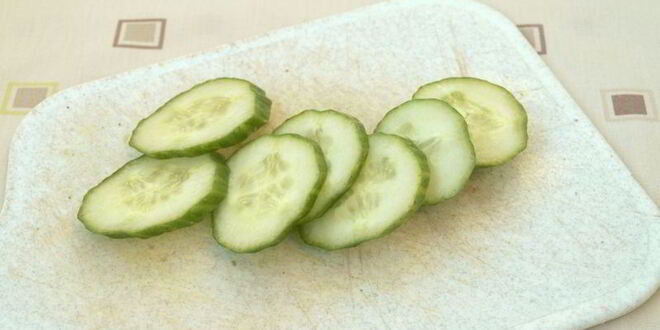 Рецепт канапе с сельдью и свежим огурцом