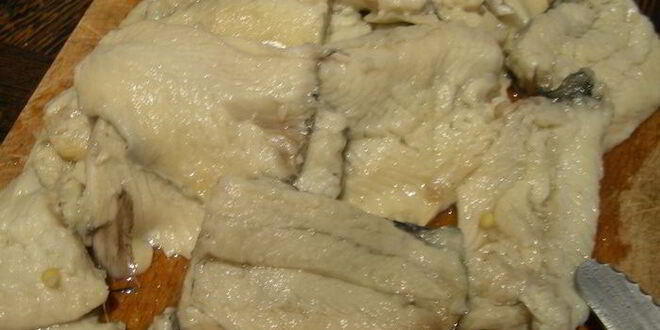 Рецепт канапе с селедкой и томатным маслом