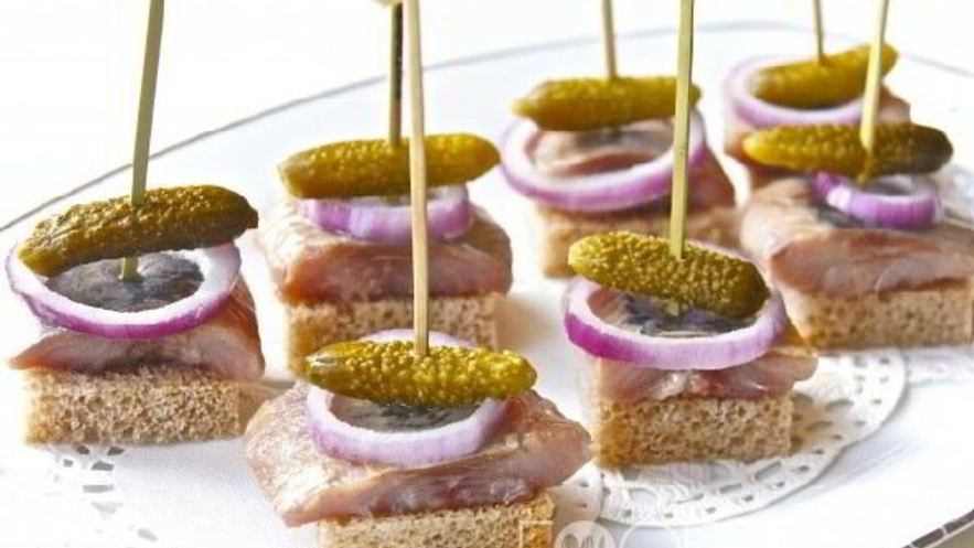 Рецепт канапе с селедкой