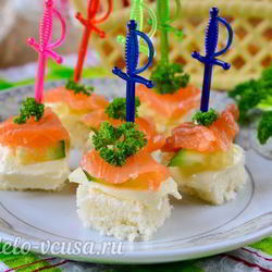 Рецепт Канапе с семгой и огурцом