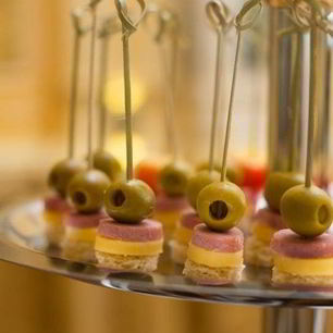 Рецепт Канапе с сыром и ветчиной