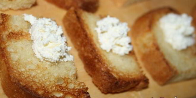 Рецепт канапе со шпеком и творожным сыром